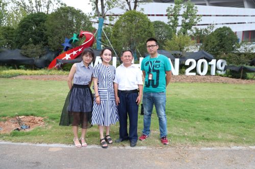 武漢體育中心開展退休老黨員“不忘初心、牢記使命”專題調研和慰問工作(圖2)